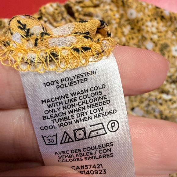 NWOT LOFT GOLD YELLOW MUSTARD FLORAL DAISY TOP LONG SLEEVES. top - Picture 4 of 7